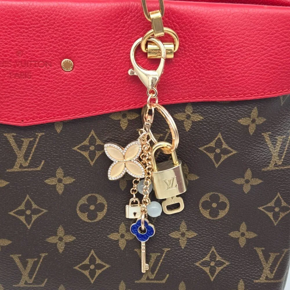 Louis Vuitton Gold Lock & Key 🔑 Authentic LV Unbranded Keychain Charm - Picture 9 of 10